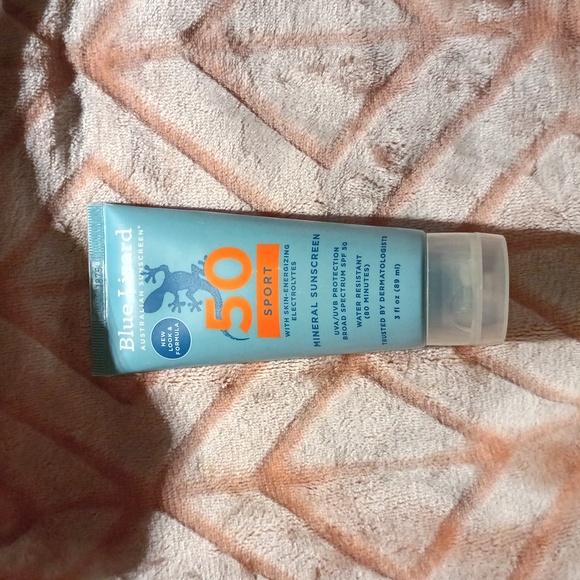 BLUE LIZARD SPORT MINERAL SUNSCREEN SPF50 LOTION & SPRAY - Picture 2 of 8